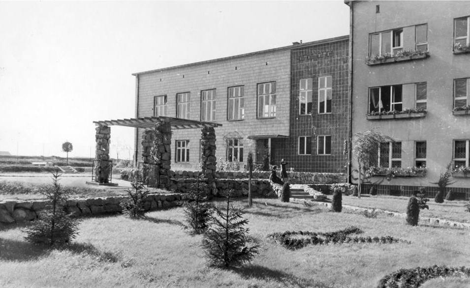 Blok mieszkaniowy na osiedlu Koło, źródło: Narodowe Archiwum Cyfrowe