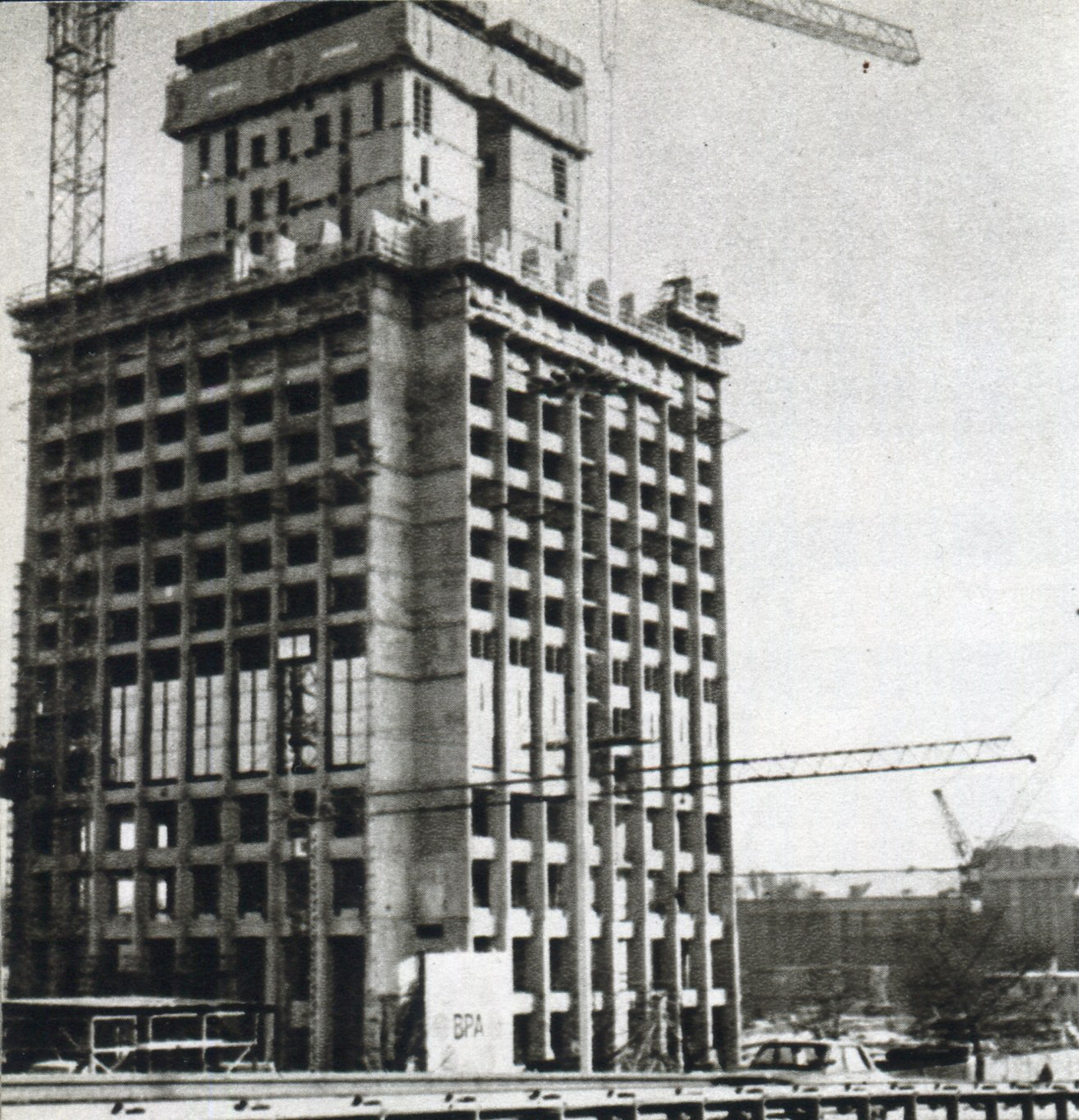 Budowa wieżowca Banku Handlowego, 1976, fot. ze zbiorów GM